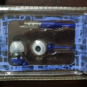 NWOT Stereo earbuds With 4 ft cord